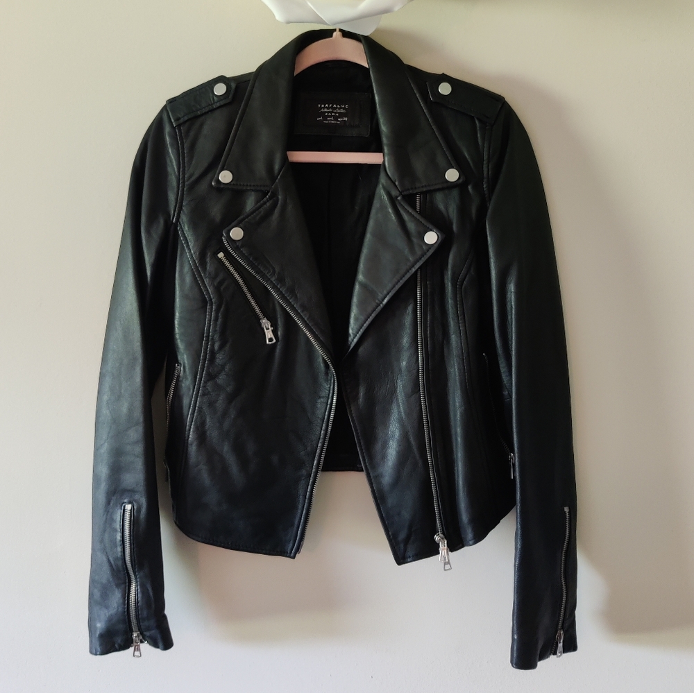 Trafaluc Zara Authentic Leather jacket size Large in Black